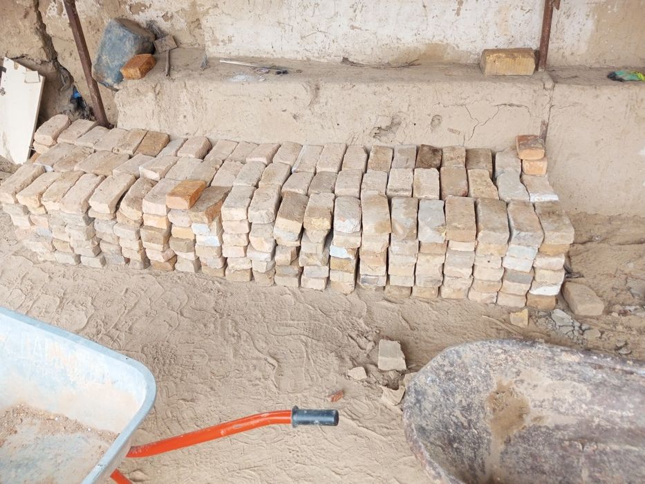 Продаются кирпичи жоные