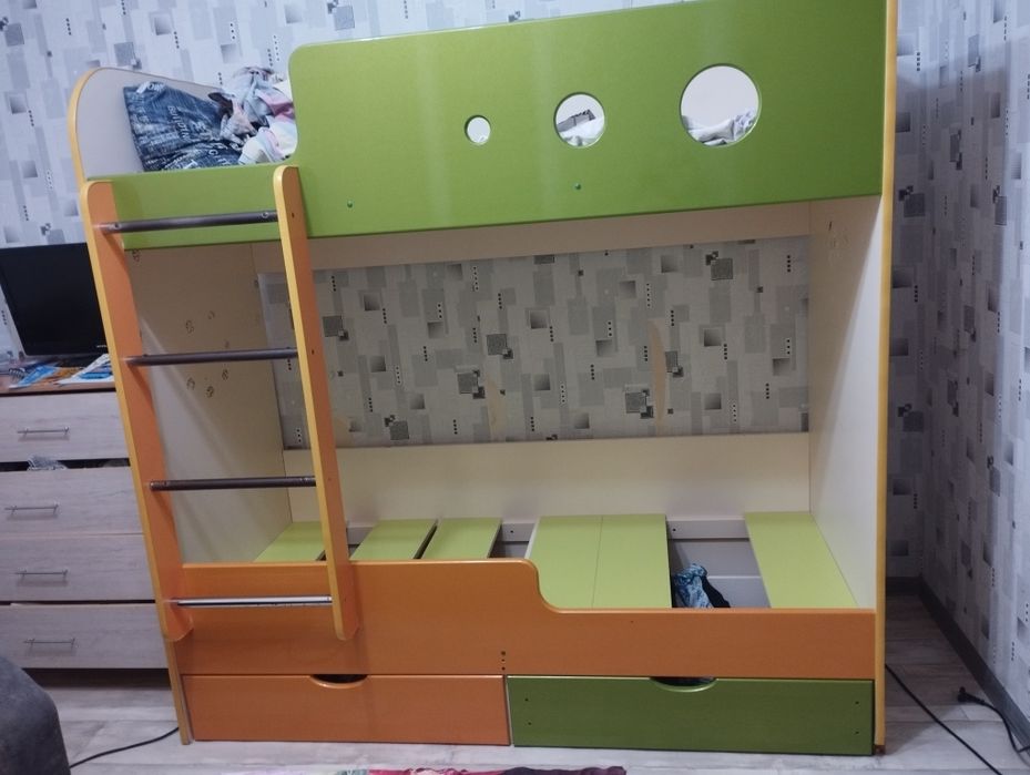 Продам двухэтажную кровать