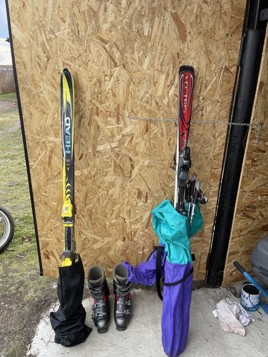 Pachet de doua perechi de schiuri, clapari, huse si o pereche de bete