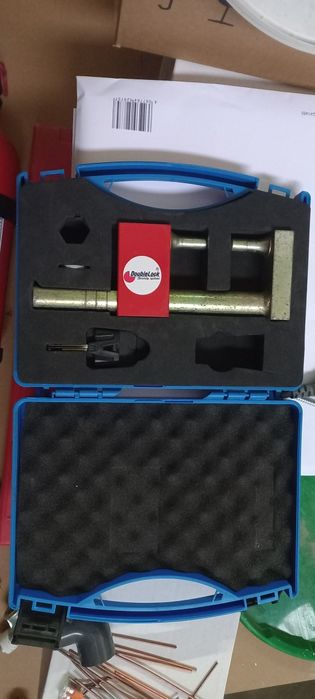 Заключващ механизъм за каравани ремъркета платформи