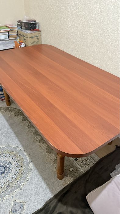 Гостинный стол из дерева