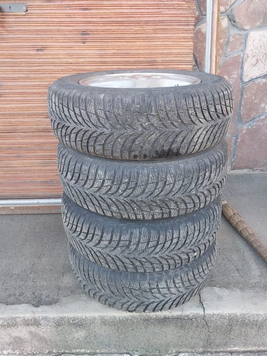 Резина с дисками всесезонка.