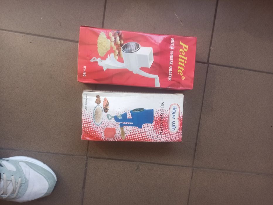 Mașini de tocat nucă fructe uscate de zahar noi preț 30lei și 40lei