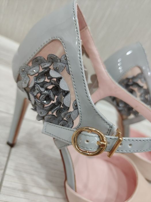 Продам женские туфли