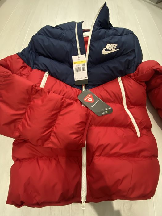 Vand geaca Nike,originala,marimea S