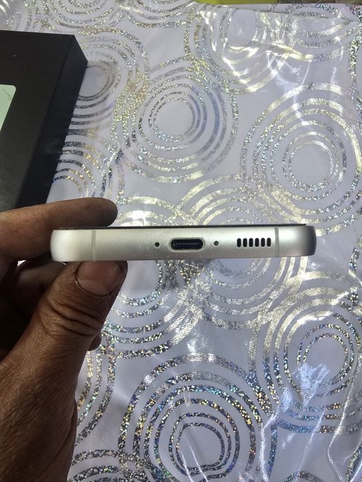 Продам Samsung s23 Fe