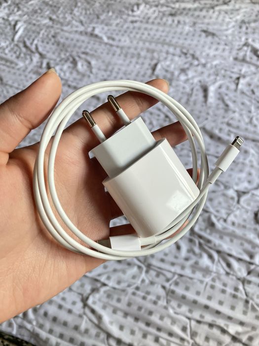 Зарядка на Айфон оригинальная