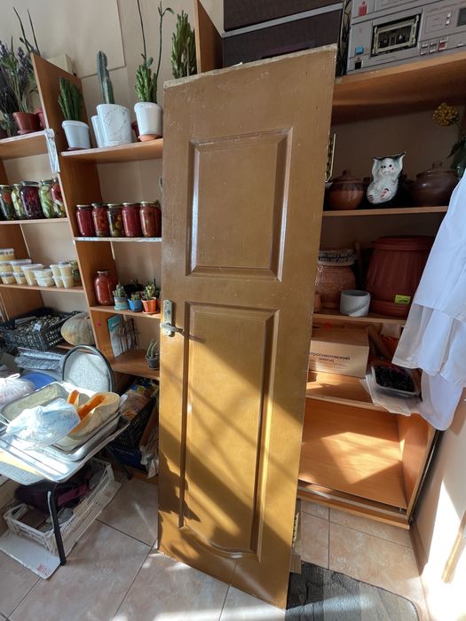 Двери межкомнатные деревяннные