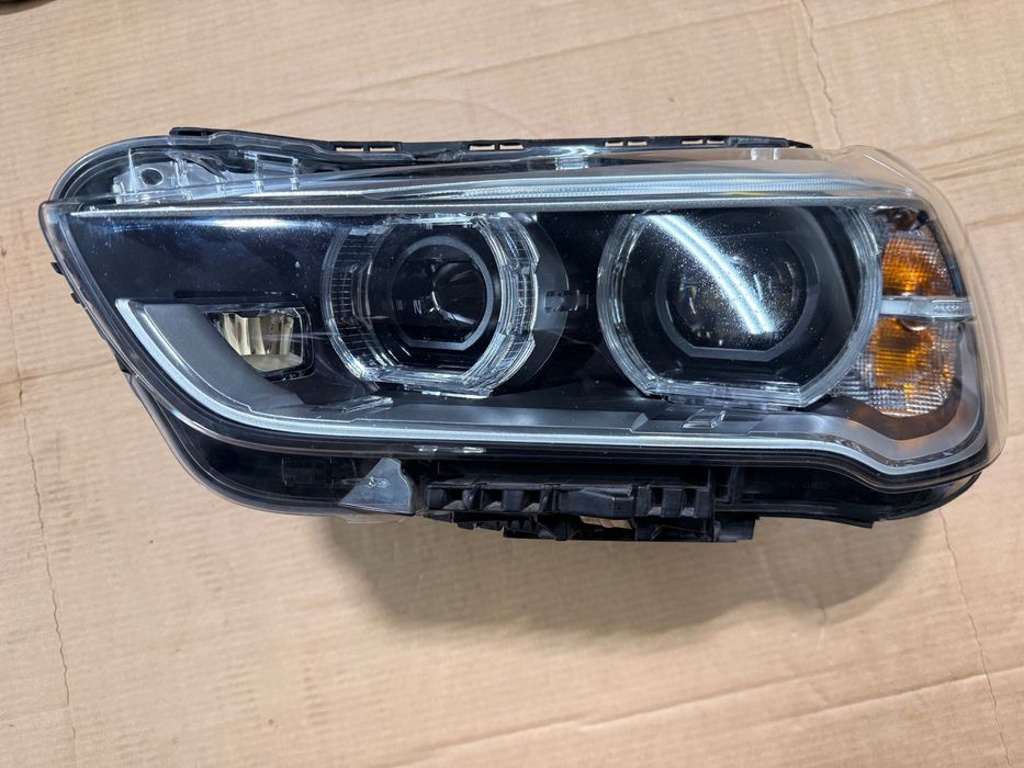 Far stanga complet BMW X1 F48 an 2016-2018 cod 7495003 stare foarte buna