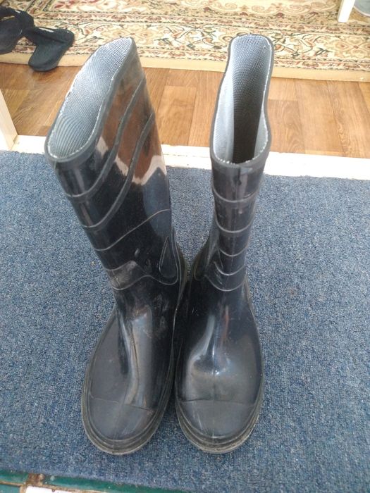 Продам резиновые сапоги