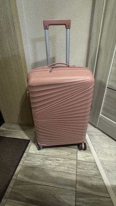 Чемодан размер М