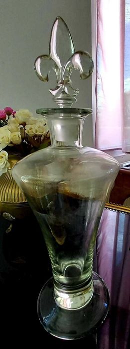 Кутия, стойка, бутилка - гарафа за вино - за подарък