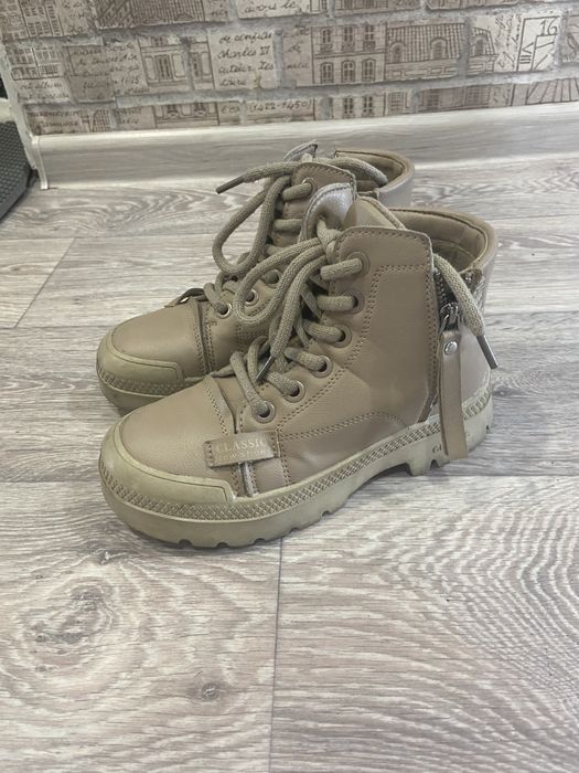 Продам детские ботинки