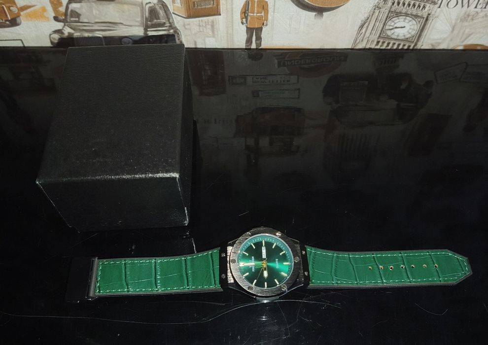 Часы:  Yshi Fine Dessign