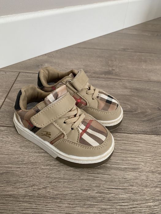 Продам ботиночки-кроссовки