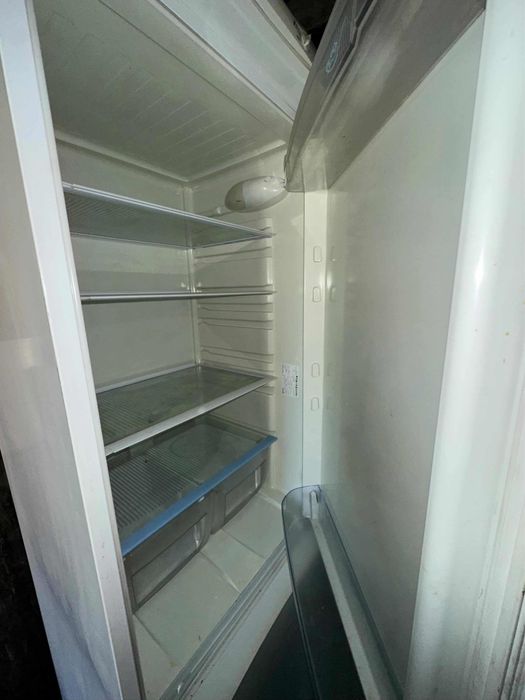 Продам холодильник Indesit