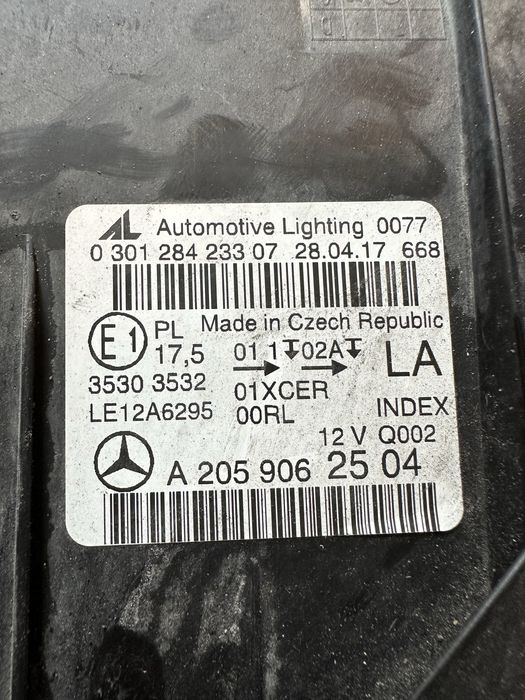 Faruri / Far stanga, Far dreapta Mercedes C W205