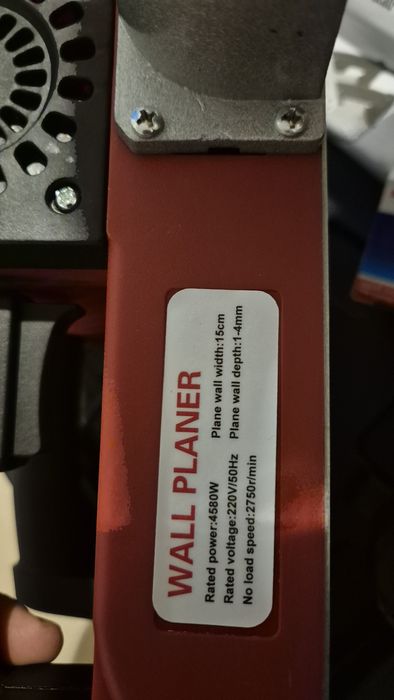 Masina decopertat / curatat pereti