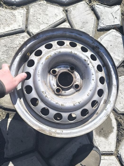 Продам штампованный диск R14