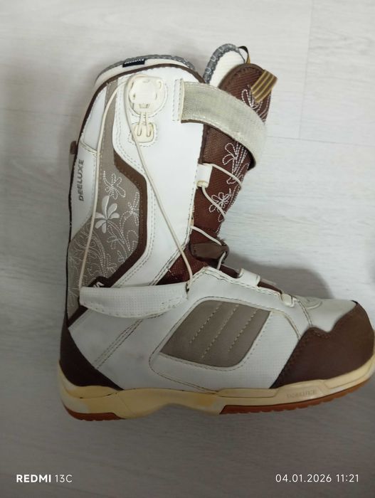 Vand booti marimea 36, marca Deluxe Alpha, 250 lei