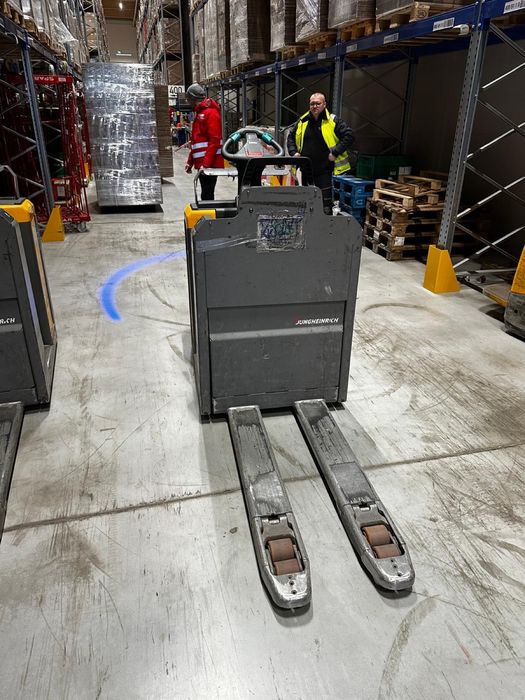 Motostivuitoare Electrice Jungheinrich – ECE 220 / ERC 212 / ERE 225