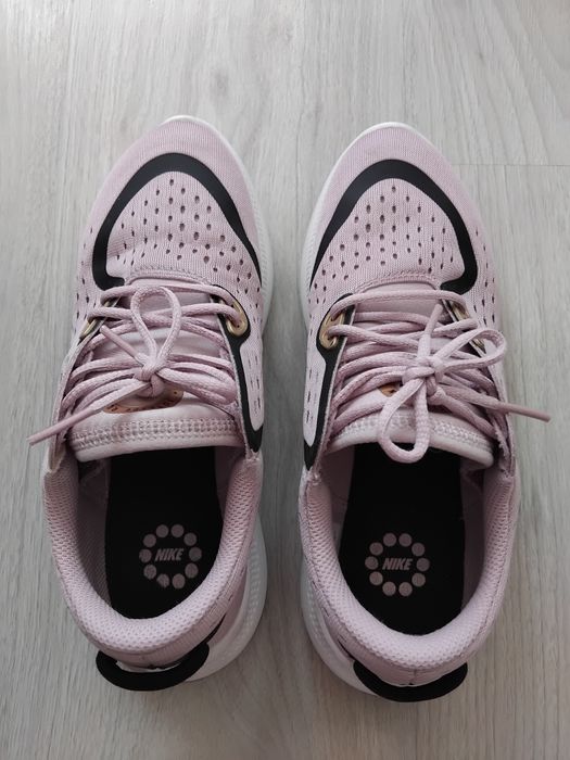 Adidasi nike 37,5
