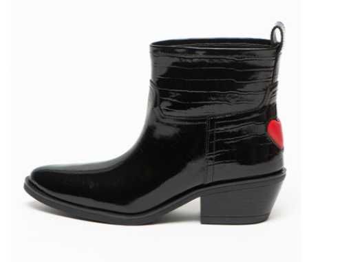 Love Moschino
Botine de piele lacuita