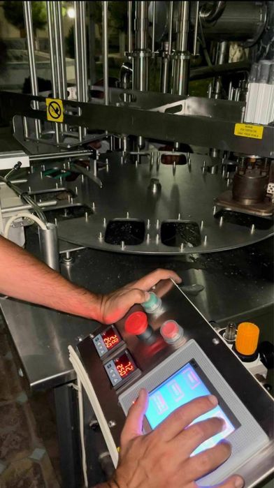 ПРОДАЁТСЯ  Упаковичны Фвсовичны Тара плостикивы апарат 12 500d