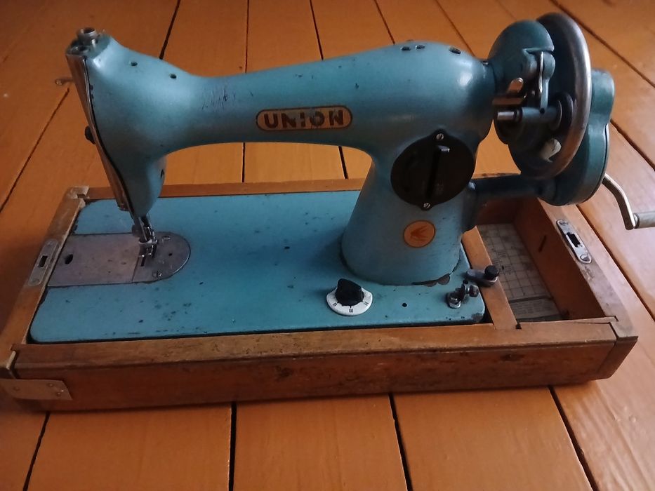 Продам швейную машинку