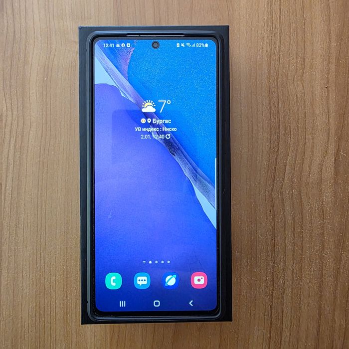 Samsung Note 20 - отлично състояние без драскотини.