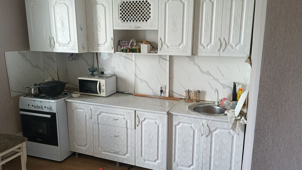 Кухонный гарнитур и прихожка