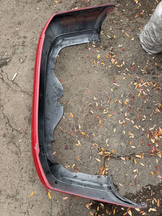 Продам бампер на Mitsubishi Carizma