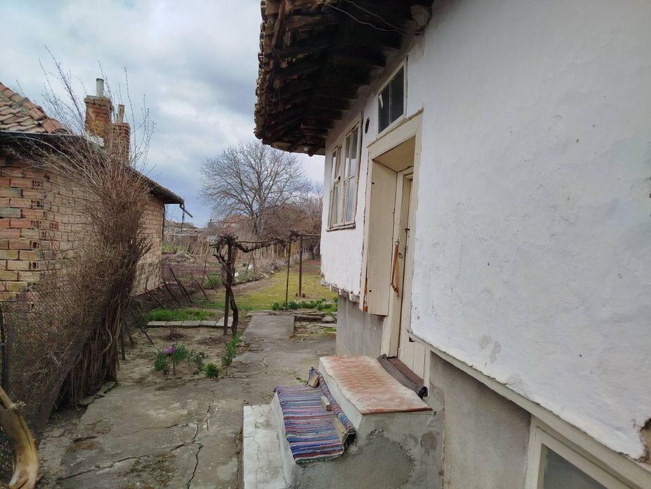 Продава къща  в с. Джулюница