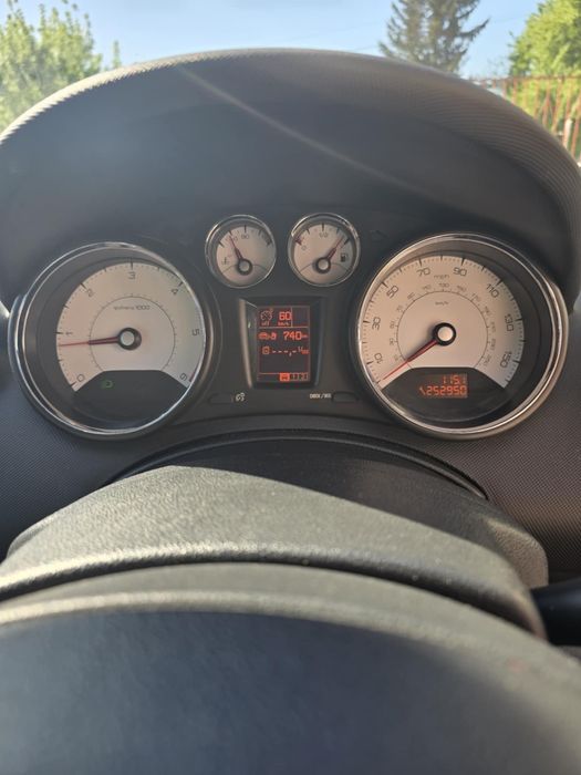 Продавам Peugot 308cc - кабрио, бял цвят, десен волан