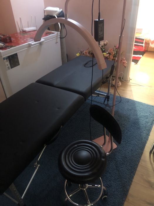 Vând pat lampă casete de gene noi pensete noi . Dacă sunteți interesate îmi lăsați mesaj și facem un preț împreună