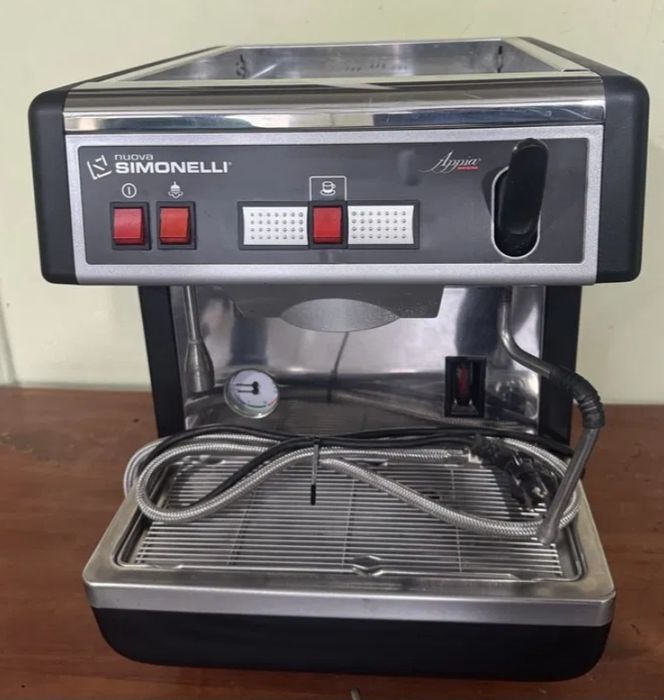 Продам кофемашину Simonelli