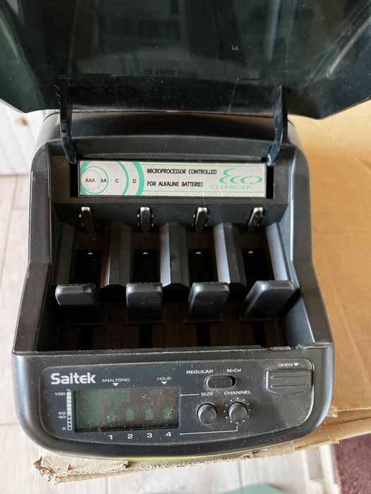 Incarcator baterii acumulatori