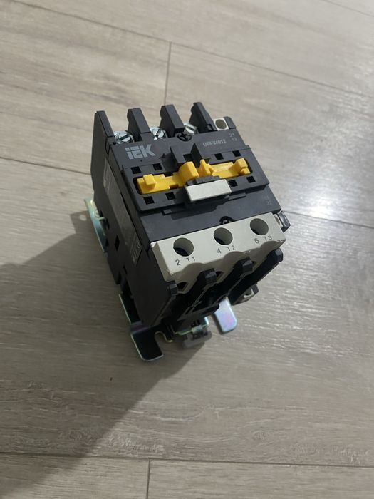 Контактор 40А IEK 230В