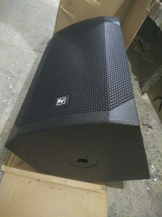 12duym Elektro Voice 400 watt 2 ta kalonka usilitel bilan sotiladi