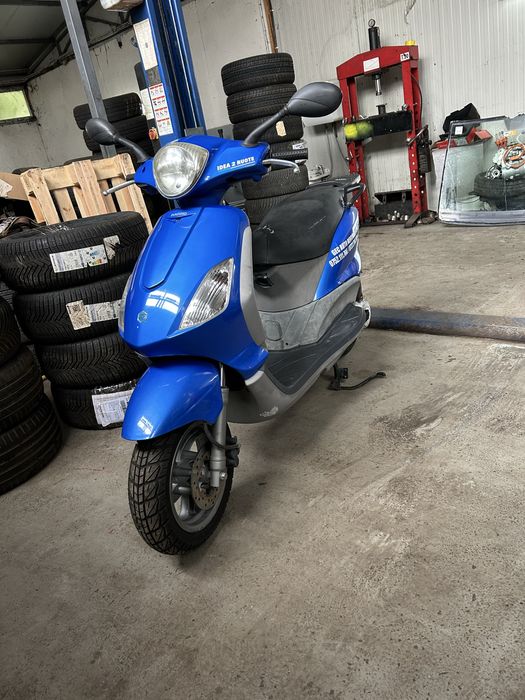 inchiriez  Scuter glovoo tazz bolt food