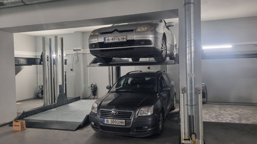 Паркинг системи за 2 коли , Зависимо и Независимо паркиране, Подемници