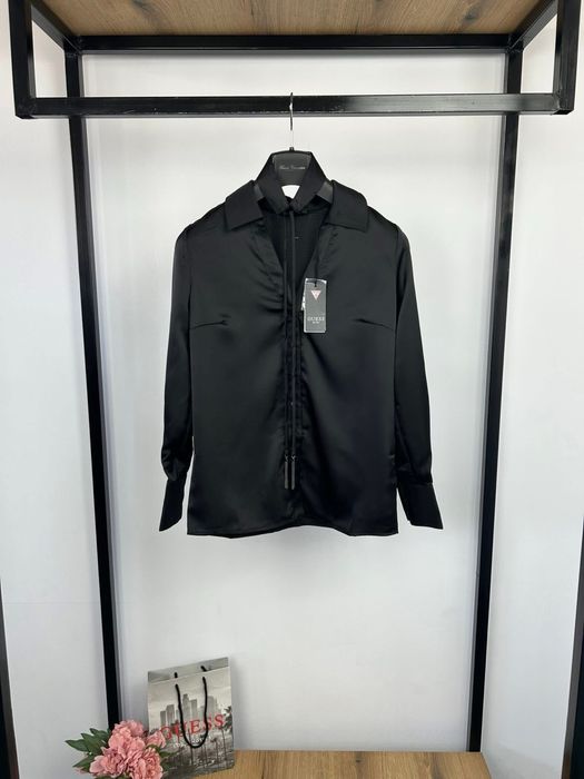 Риза Guess с аксесоар