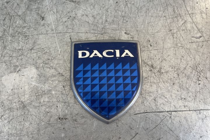 Sigla capota motor Dacia Logan prima generatie