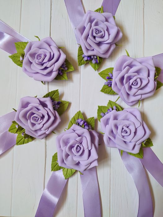 Бутоньерки (браслеты)