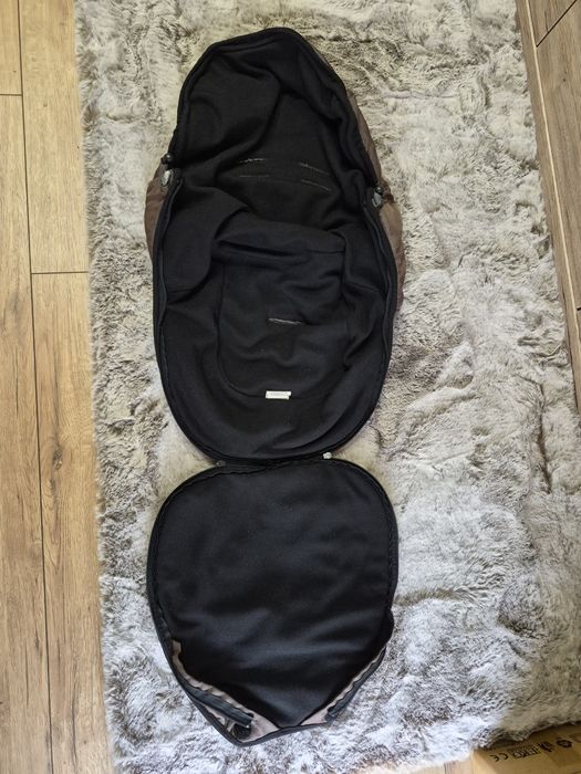 Зимно чувалче за количка Maxi Cosi. Без забележки.
Може да се закачи и