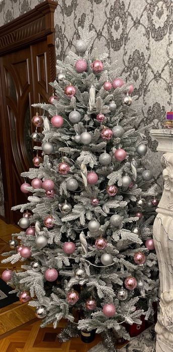 Версальская снежная елка