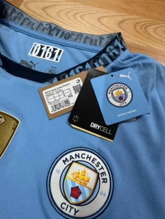 Abduqodir Khusanovni dasxati tushurilgan futbolka