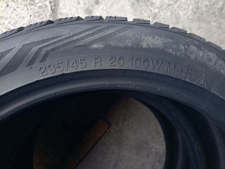 2 anvelope AllSeason Vredestein 235/45 R20 dot 1422