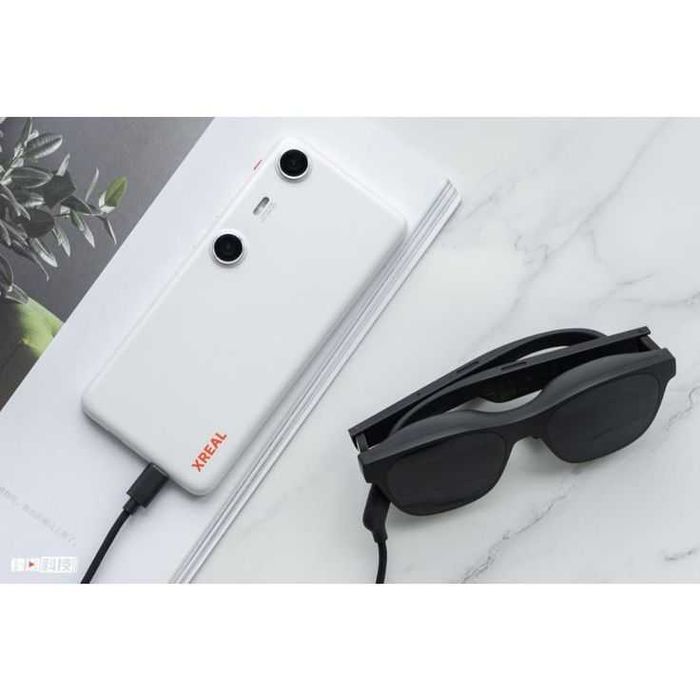 Очки дополненной реальности XREAL AIR 2 PRO + XREAL BEAM PRO