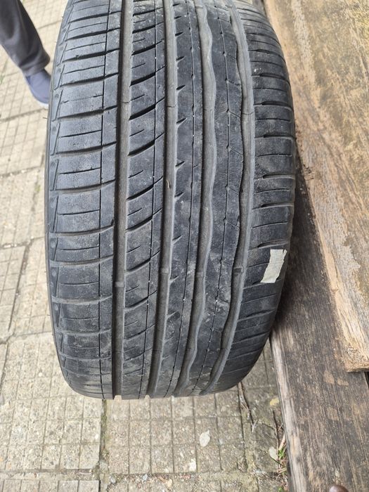 Две гуми 245/40/18